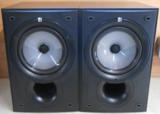 KEF Q15